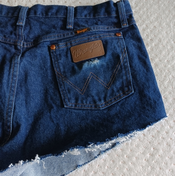 Vintage Wrangler High Waist Cut-Off Denim shorts - Picture 3 of 13